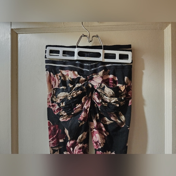 Cute booty lounge leggings - Picture 2 of 3